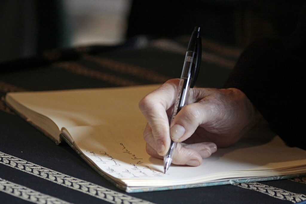 hand writing a story