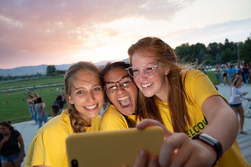 Three students take a selfie with beautiful susent